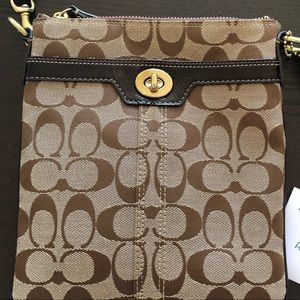 Authentic Coach crossbody. Logo canvas.